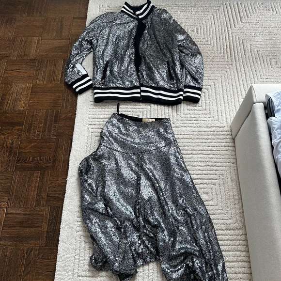 Dresses & Skirts - Gorgeous sequin matching set